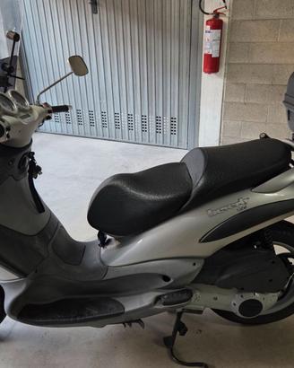 Scooter Beverly 200