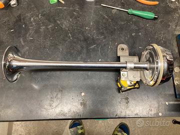 Tromba 12V in acciaio cromato, usata, in buono sta