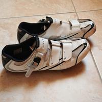 scarpini per bici da corsa Shimano. 
