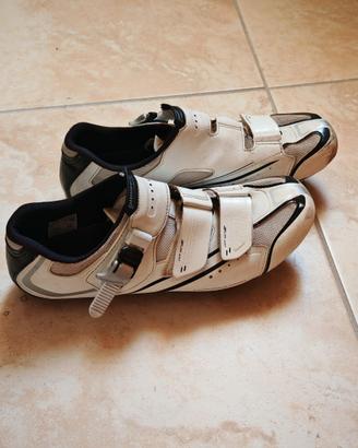 scarpini per bici da corsa Shimano. 