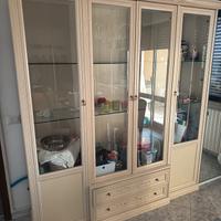 dispensa , madia, tavolo con sedie ,specchio