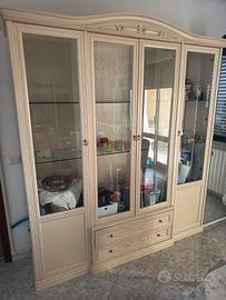 dispensa , madia, tavolo con sedie ,specchio