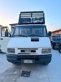 Iveco daily con cassone ribaltabile trilaterale