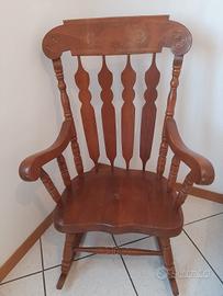 sedia a dondolo in legno 