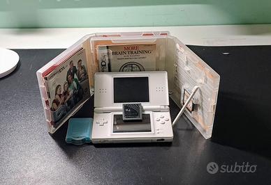 Nintendo DS Lite bianca+2 giochi+R4(solo hardware)