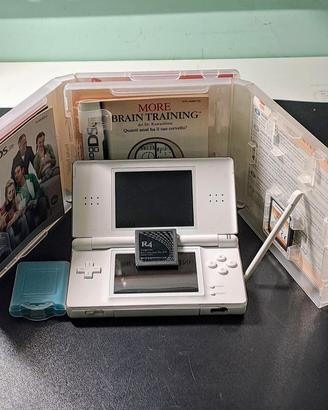 Nintendo DS Lite bianca+2 giochi+R4(solo hardware)