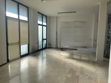 CIVITANOVA MARCHE S.MARIA APPARENTE NEGOZIO IN AFF