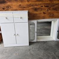 Specchio e mobile bagno