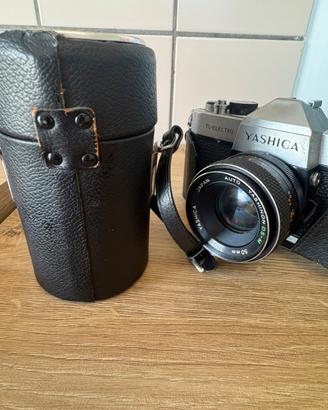 Macchinetta fotografica YASHICA con 2 obiettivi