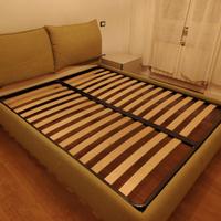 Letto matrimoniale con doghe in legno