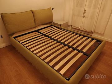 Letto matrimoniale con doghe in legno