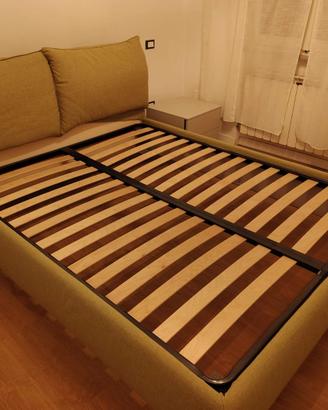 Letto matrimoniale con doghe in legno