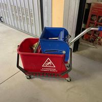Carrello pulizie