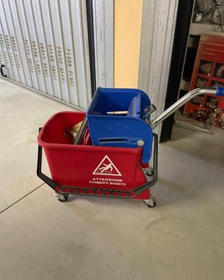 Carrello pulizie