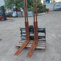 Posizionatore per muletto a 4 forche