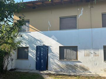 CASA DI CORTE A DIGNANO