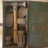 Attrezzi per riparare carrozzeria o lamiere