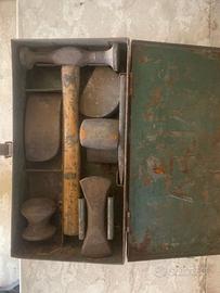 Attrezzi per riparare carrozzeria o lamiere
