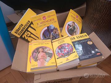 Scatola di libri gialli