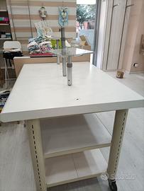 tavolo da esposizione per negozio 