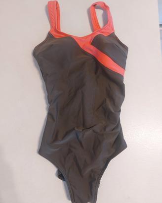 Costume da piscina da donna