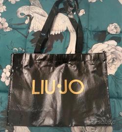 Busta shopper Liu Jo