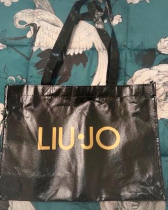 Busta shopper Liu Jo