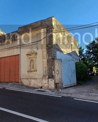 Casa singola con cortile e garage Piedimonte Etneo