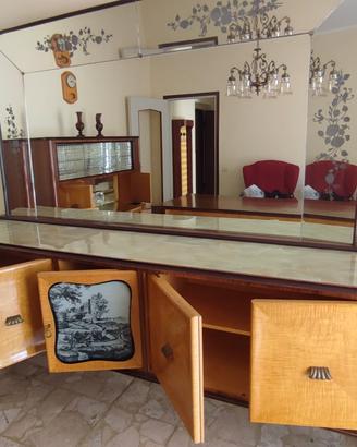 Credenza vintage con grande specchiera