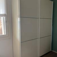 Armadio con ante scorrevoli