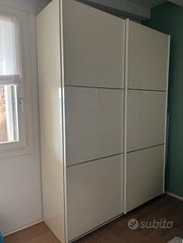 Armadio con ante scorrevoli
