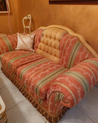 coppia di divani  più tavolino 