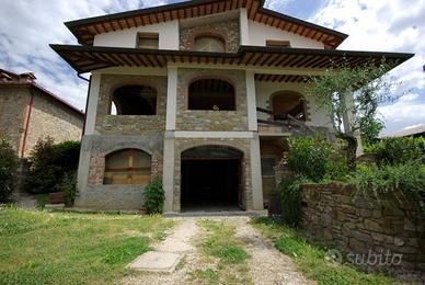 Villa di 260 m² con più di 5 locali e box auto a S