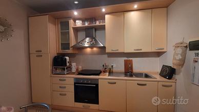 Cucina lineare completa di elettrodomestici