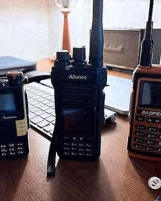 Materiale radioamatori