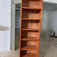 Scaffale legno robusto ciliegio con ruote