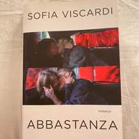 libro “Abbastanza” di Sofia Viscardi