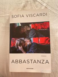libro “Abbastanza” di Sofia Viscardi