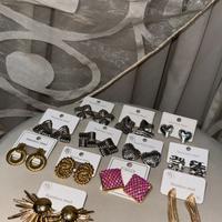 12 paia di orecchini