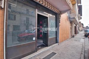 NEGOZIO AMPIO IN PIENO CENTRO !!!