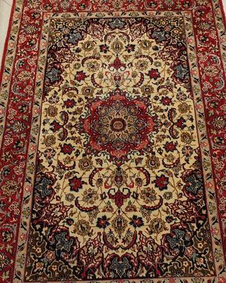 Tappeto persiano isfahan di seta.