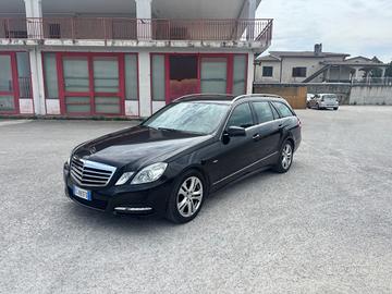 Mercedes-benz E 220 CDI BlueEFFICIENCY Avantgarde