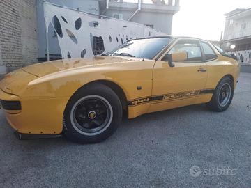 PORSCHE 944 