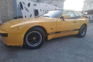PORSCHE 944 