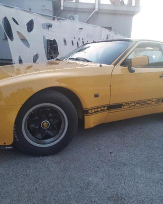 PORSCHE 944 