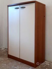 Mobiletto a scaffali in legno