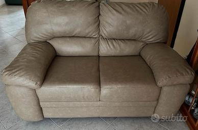 Coppia divani similpelle, 2 e 3 posti