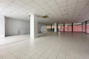 NEGOZIO A MONTICHIARI