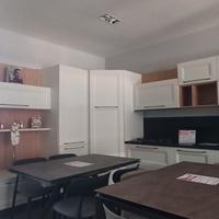 Cucina Angolare con angolo dispensa