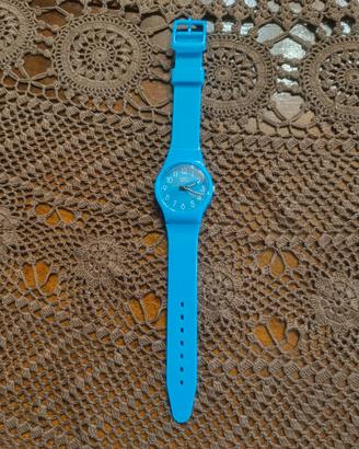 Orologio in plastica azzurra a batteria con batter